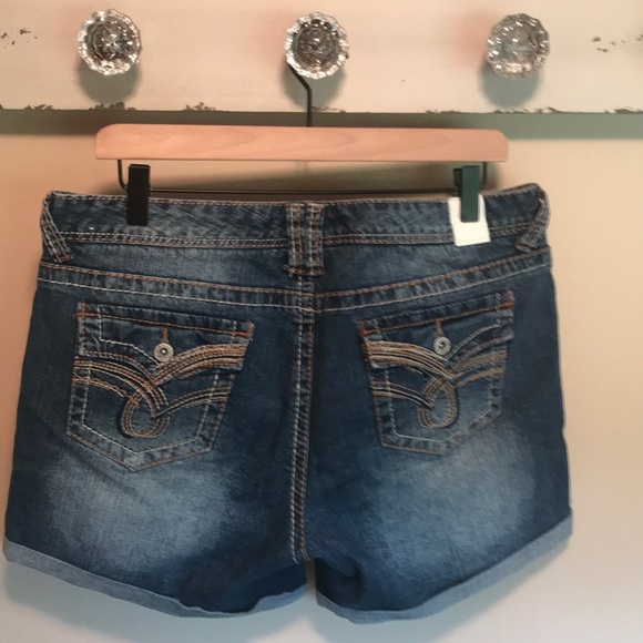 MAURICES ORIGINAL DENIM SHORTS, SIZE 11/12. - Picture 2 of 6